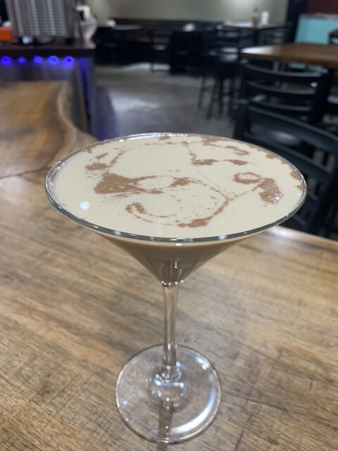 Martini with decorative cocoa powder
